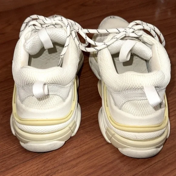 Women’s Triple S Sneaker in white double foam and mesh size 37 gently preloved - Picture 12 of 13